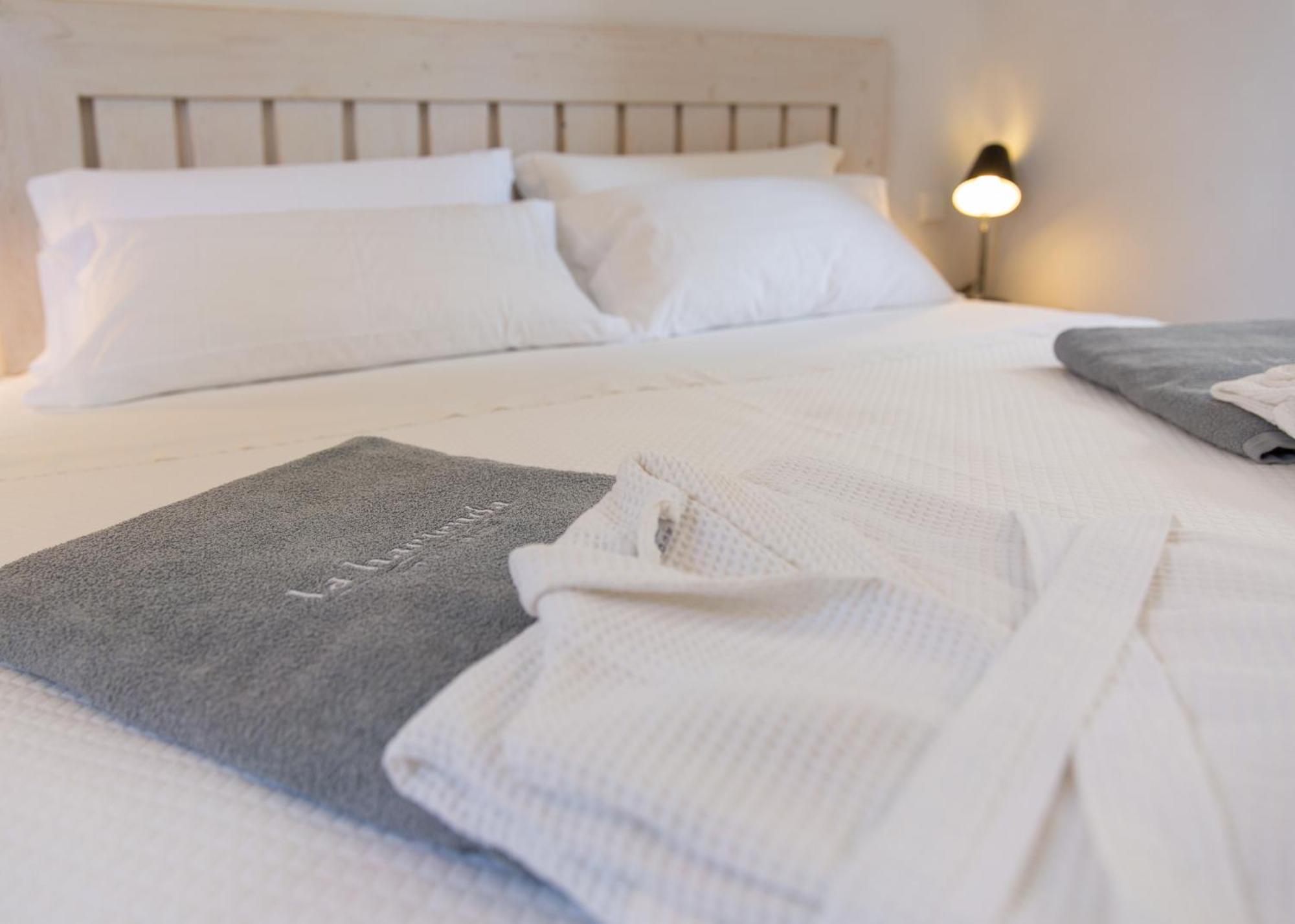 La Hacienda Aparthotel Sant Ferran de Ses Roques Luaran gambar